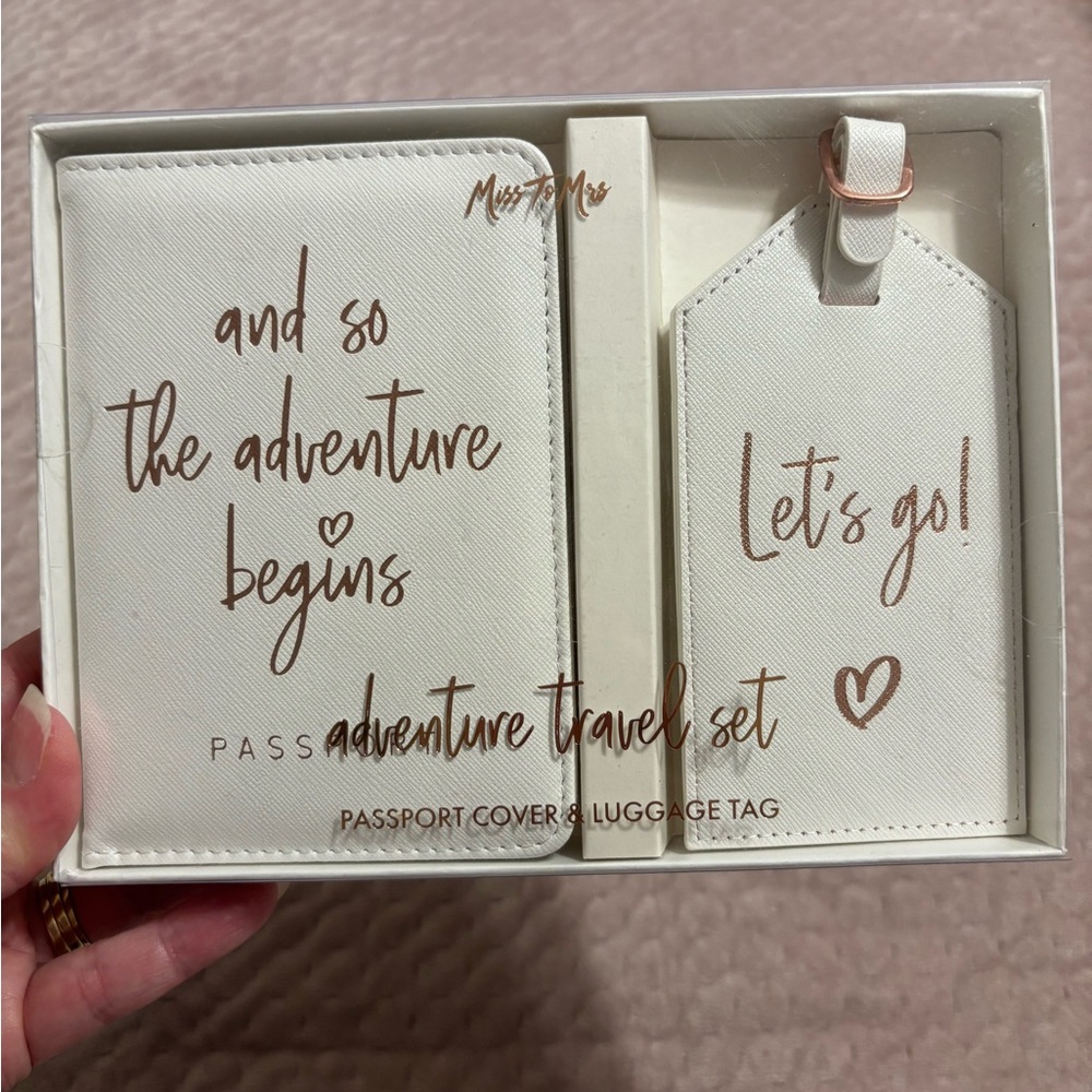 White and Gold Passport Travel Set